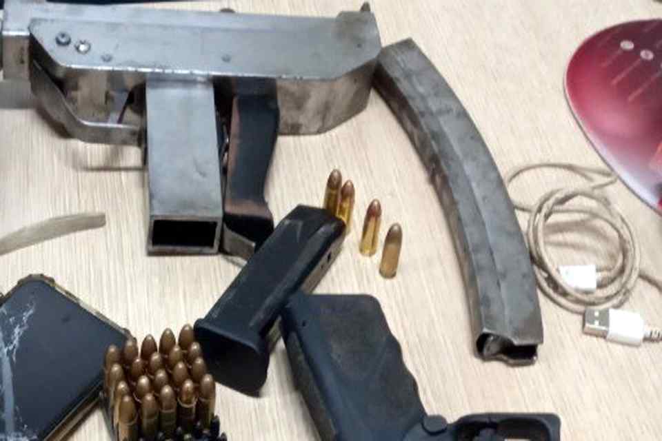  Criminoso com metralhadora morre após troca de tiros com a PM