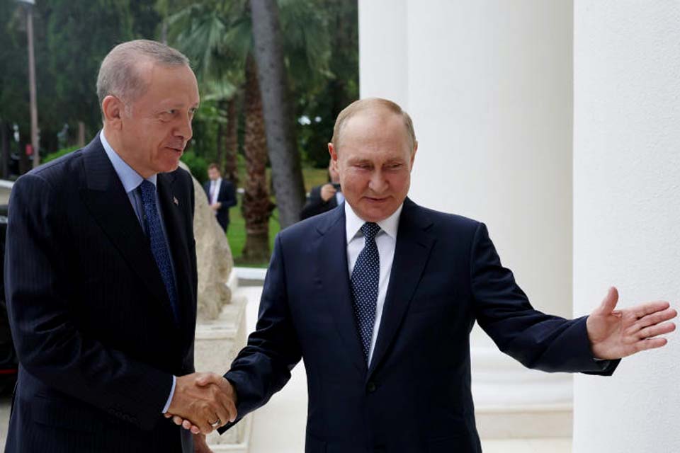 Erdogan confirma que Turquia pagará gás russo em rublos