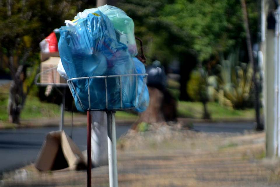 Lixeiras na frente de casas serão abolidas a partir de junho de 2020, diz prefeitura 