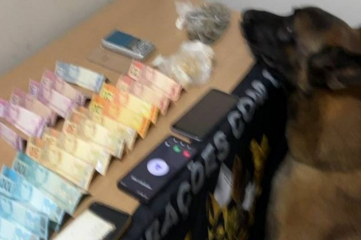 Jovem é presa novamente por suspeita de tráfico um dia após retirada de tornozeleira