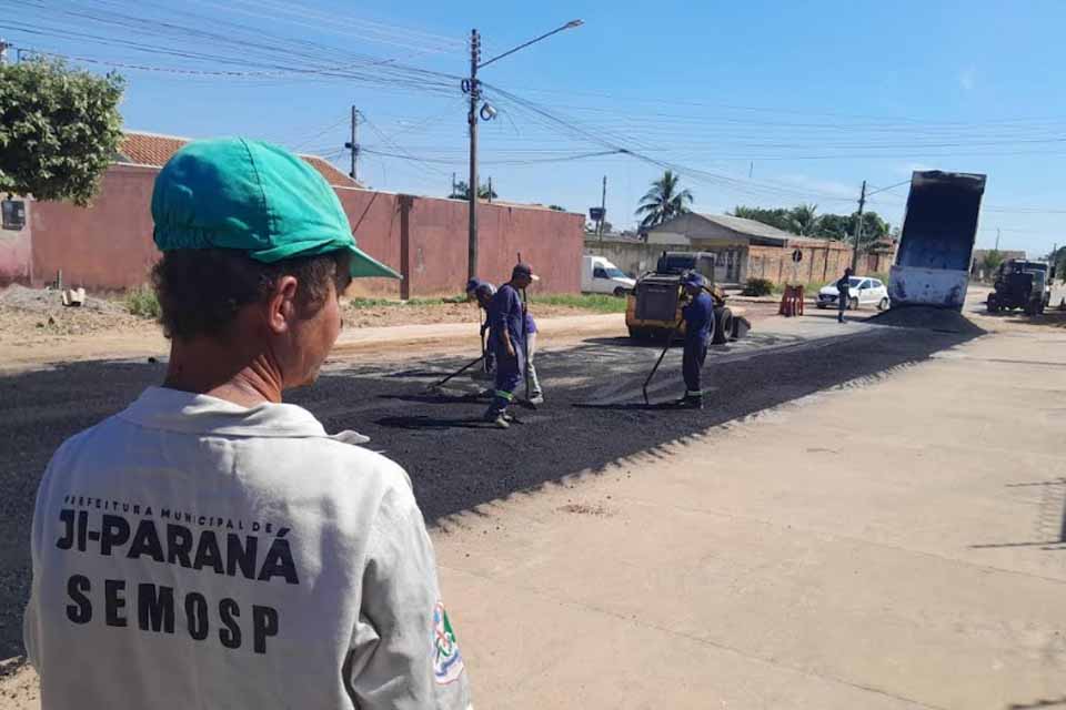 Trabalho de restauração de ruas e avenidas é intensificado em Ji-Paraná