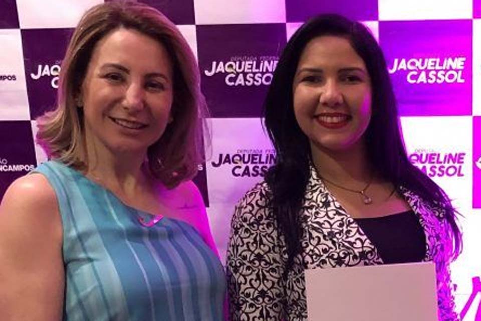 ‘‘Continuamos em campanha com a competente e preparada Cristiane Lopes’’, diz irmã de Ivo Cassol no Facebook