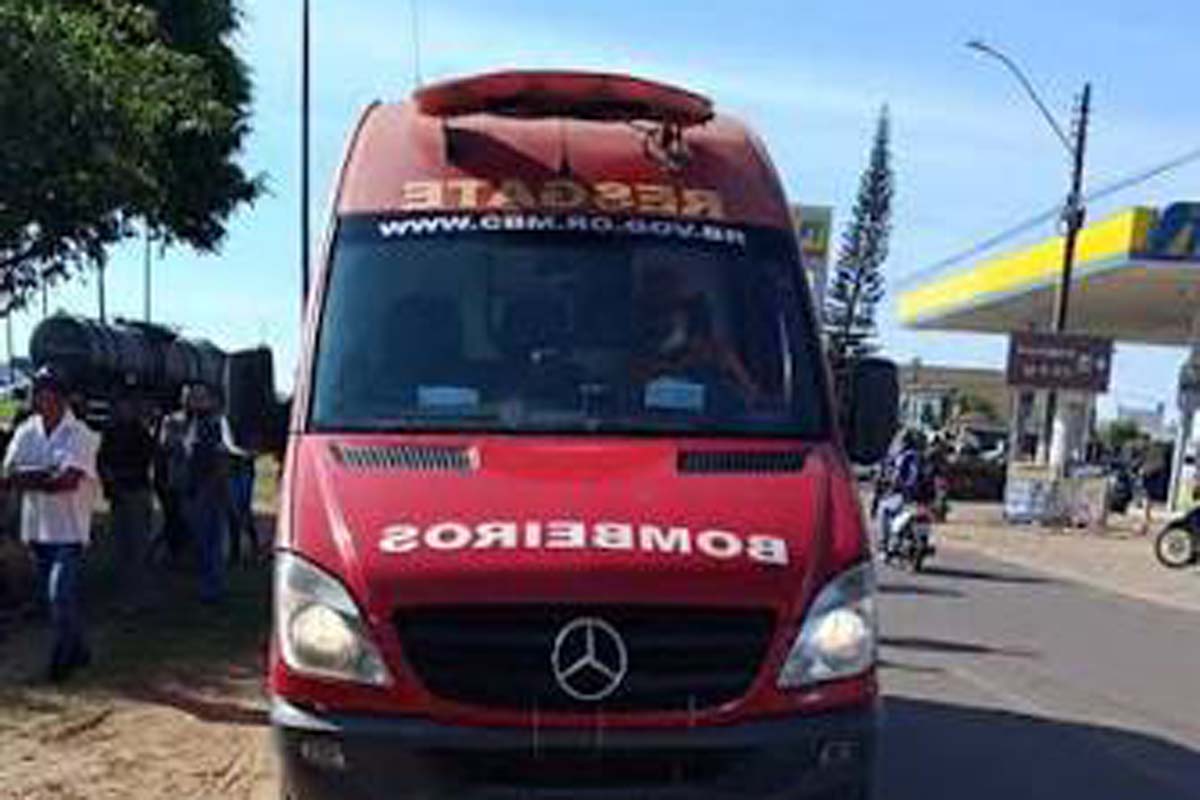 Homem morre após ser atacado a pedradas e facadas durante a madrugada 