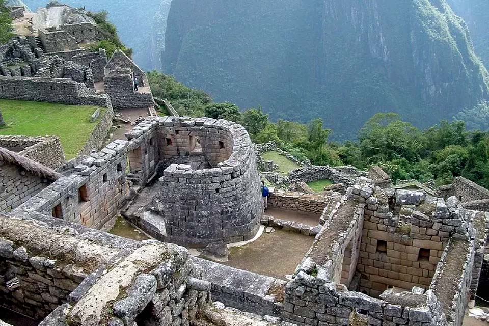 Turistas que defecaram em área sagrada de Machu Picchu estão proibidos de entrar no Peru por 15 anos
