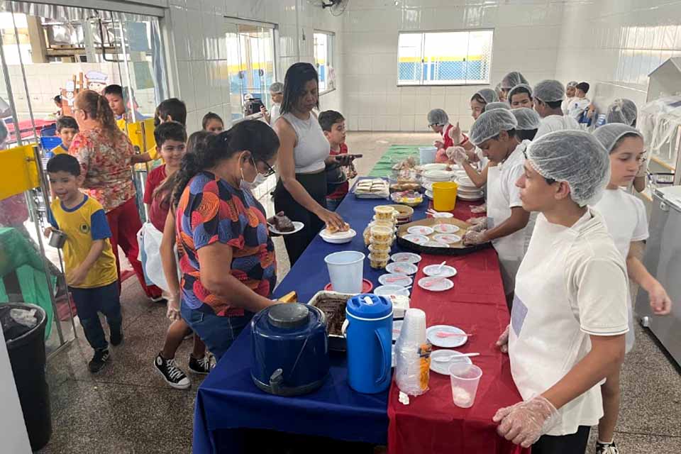 Alunos da Escola Antônio Ferreira vivenciam o empreendedorismo na Feira JEPP