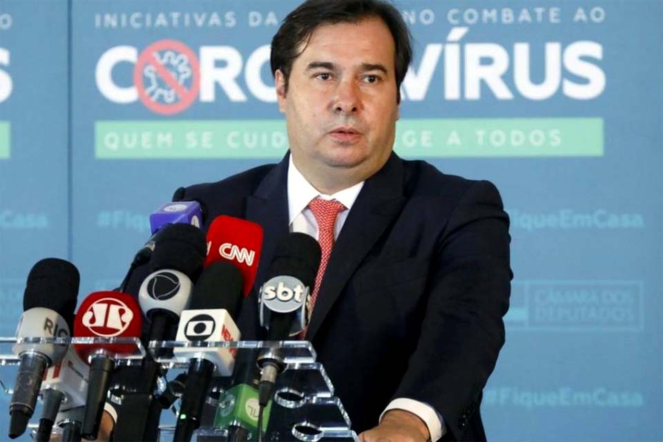 Maia diz que não é hora de pensar em impeachment e que tema exige equilíbrio