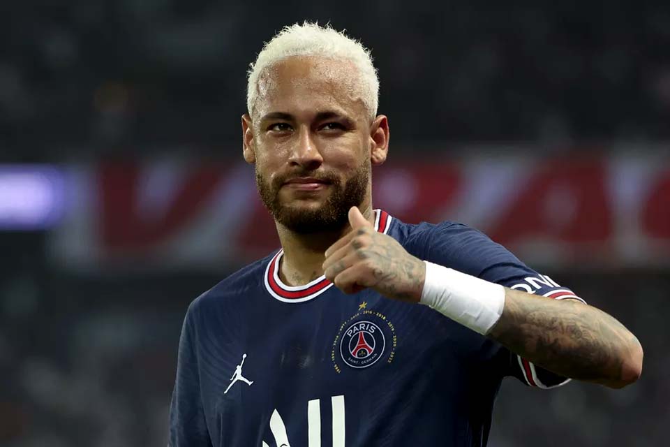Neymar ativa cláusula no contrato e renova com o PSG até 2027, afirma imprensa francesa
