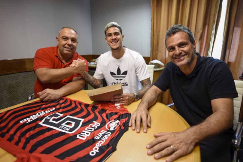 Atacante Pedro acerta renovação de contrato com o Flamengo até 2027