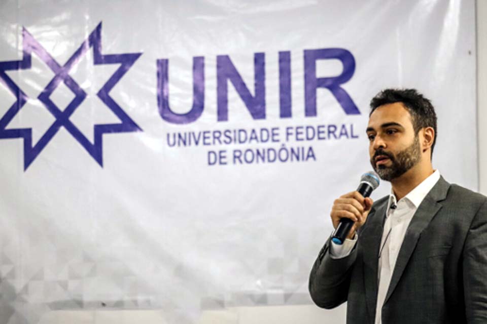 'Governo de Rondônia exige taxa ilegal de autistas para obterem documento de identidade', por Vinícius Miguel 