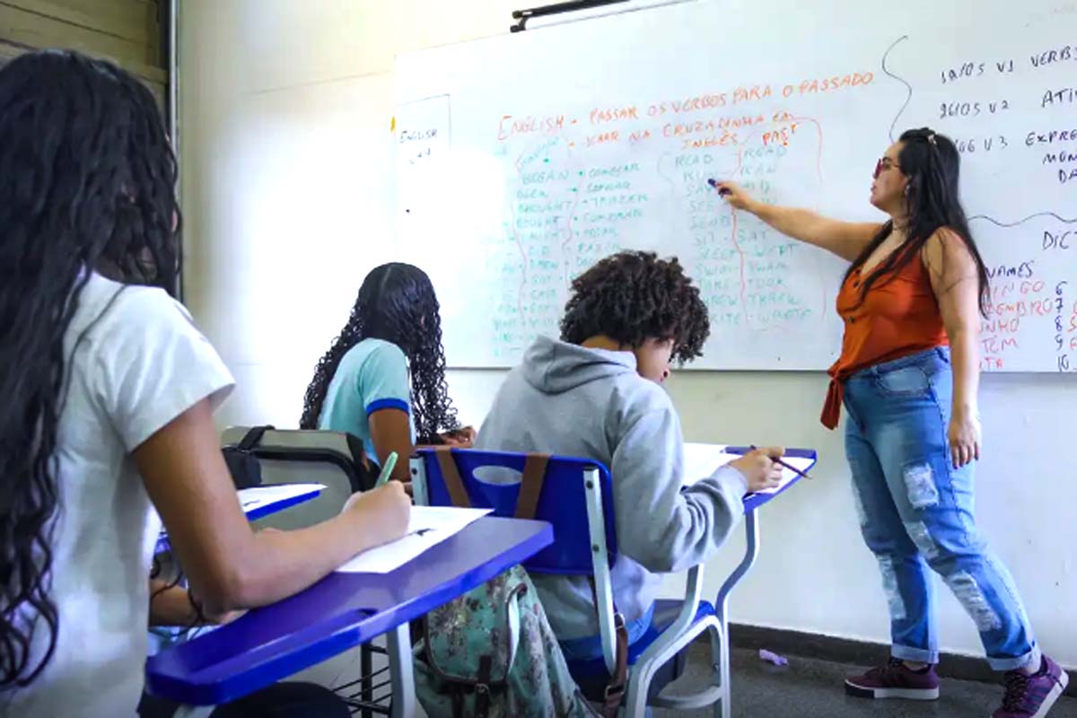 Escolas privadas fora de locais de votação terão aulas normais no DF