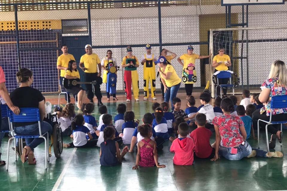 Com projeto de incentivo à segurança no trânsito em escolas, Detran premia alunos