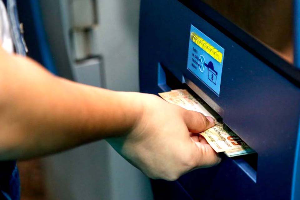 Governo de Rondônia paga primeira parcela do 13° salário dos servidores nesta sexta-feira, 9