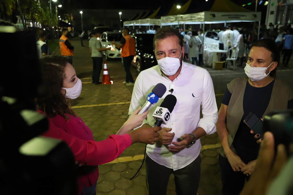 Prefeito Hildon Chaves acompanha sexta edição do drive-thru da vacinação contra a Covid-19 e conversa com a população