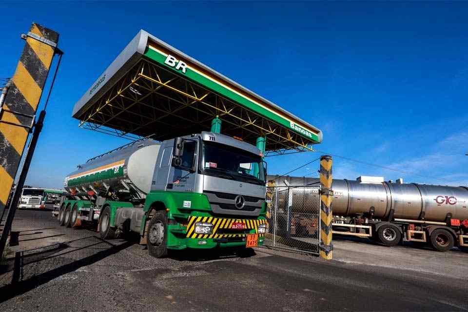 Petrobras anuncia novo aumento da gasolina e do diesel nas refinarias