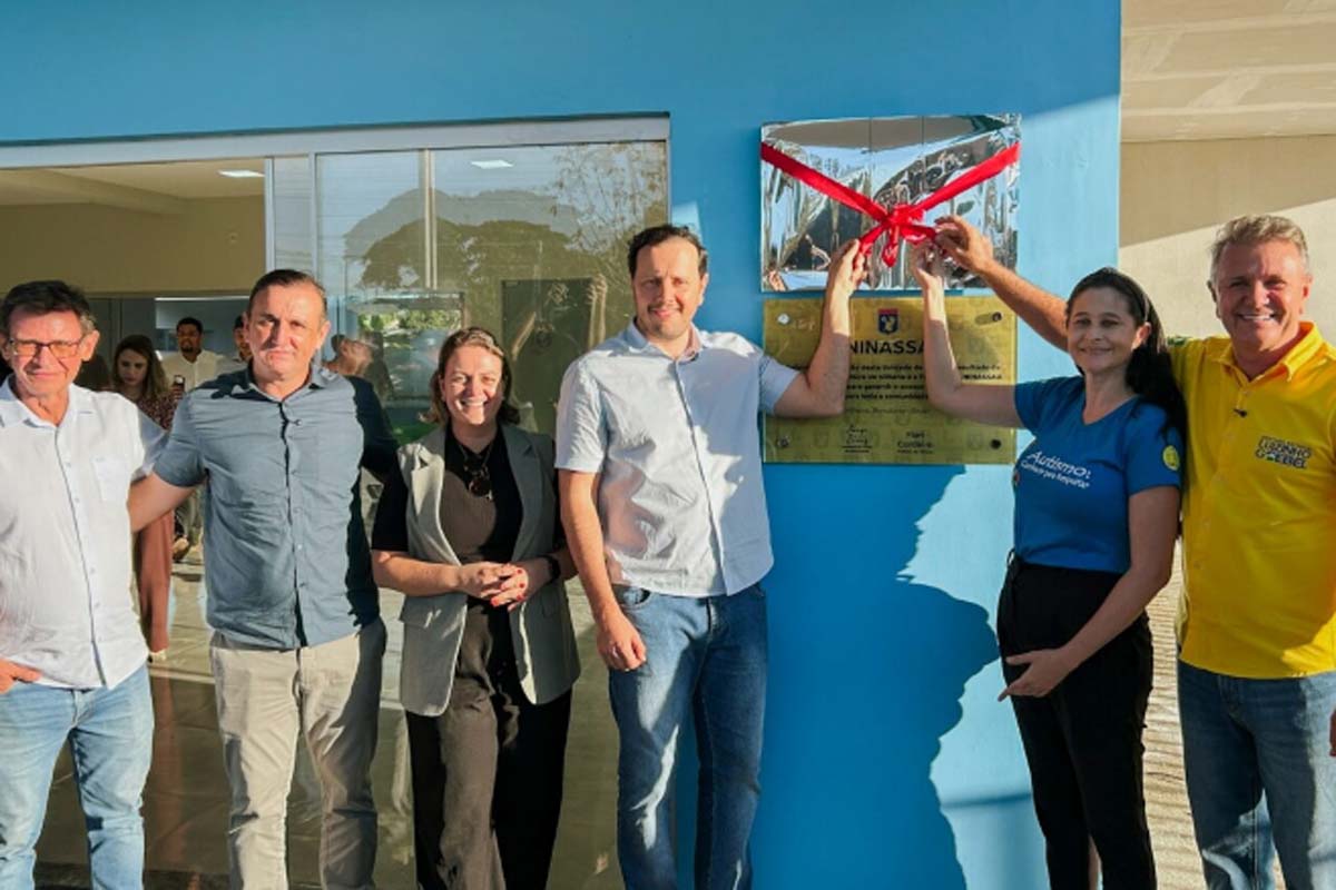 Prefeitura entrega prédio à Amavi, ônibus para entidades e reforça atendimento ao autismo em Vilhena