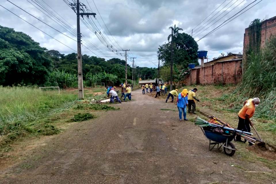 Moradores da Vila Tupi recebem mutirão de limpeza da Prefeitura de Porto Velho