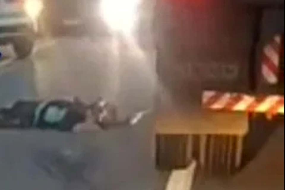 Colisão entre dois carros e uma moto deixa um morto na BR-364