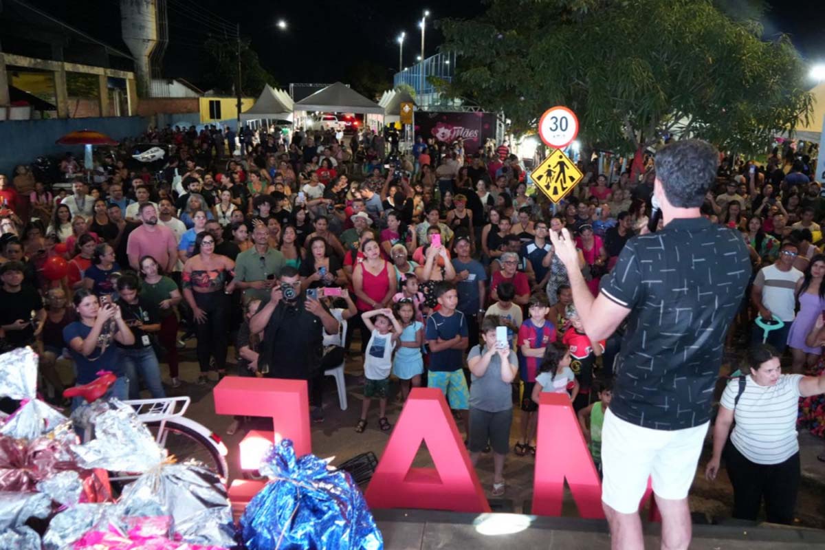 Centenas de famílias vão ao Campo do Abobrão e celebram o Dia das Mães