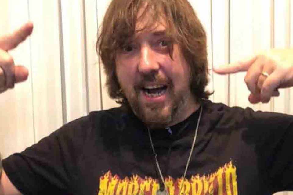 Ex-guitarrista do Charlie Brown Jr nega “dívida impagável”