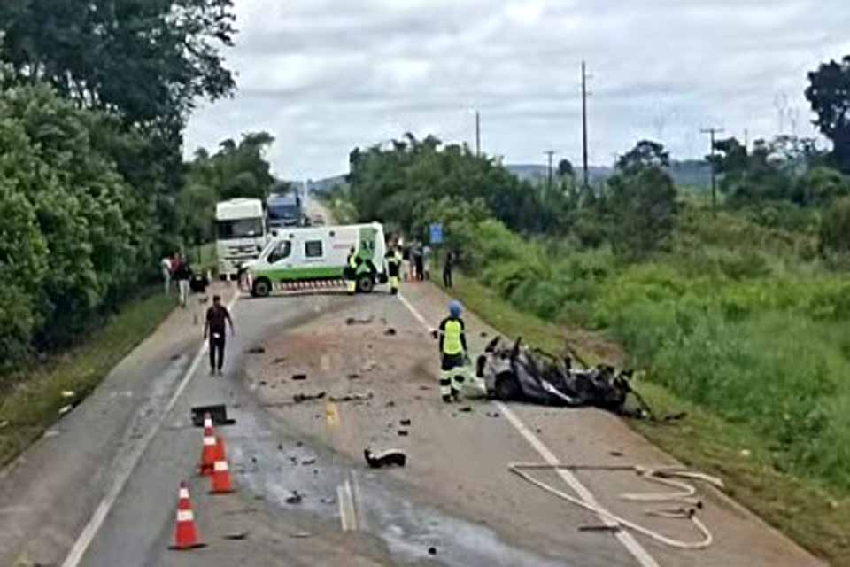 Acidente na BR-364 deixa quatro mortos após incêndio em veículo