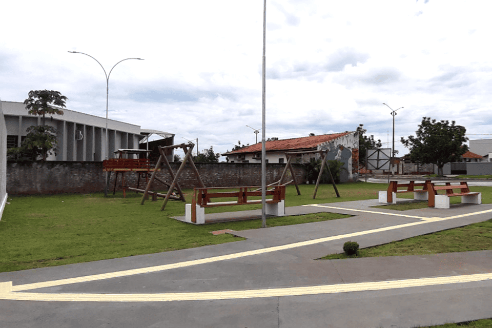 Praça pública Dirce Cândida da Silva, no Setor 13 é reformada e garante maior conforto à população