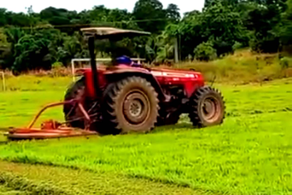 Prefeitura realiza roçagem dos gramados dos campos para a temporada 2026 de futebol de várzea