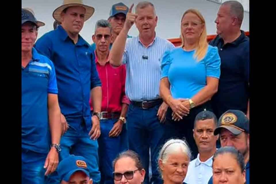 Mosquini entrega de implementos agrícolas reúne autoridades e produtores em Machadinho