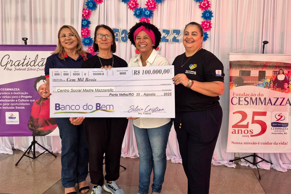 Sílvia Cristina entrega R$ 100 mil para o Centro Social Madre Mazzarello realizar projeto com crianças e adolescentes