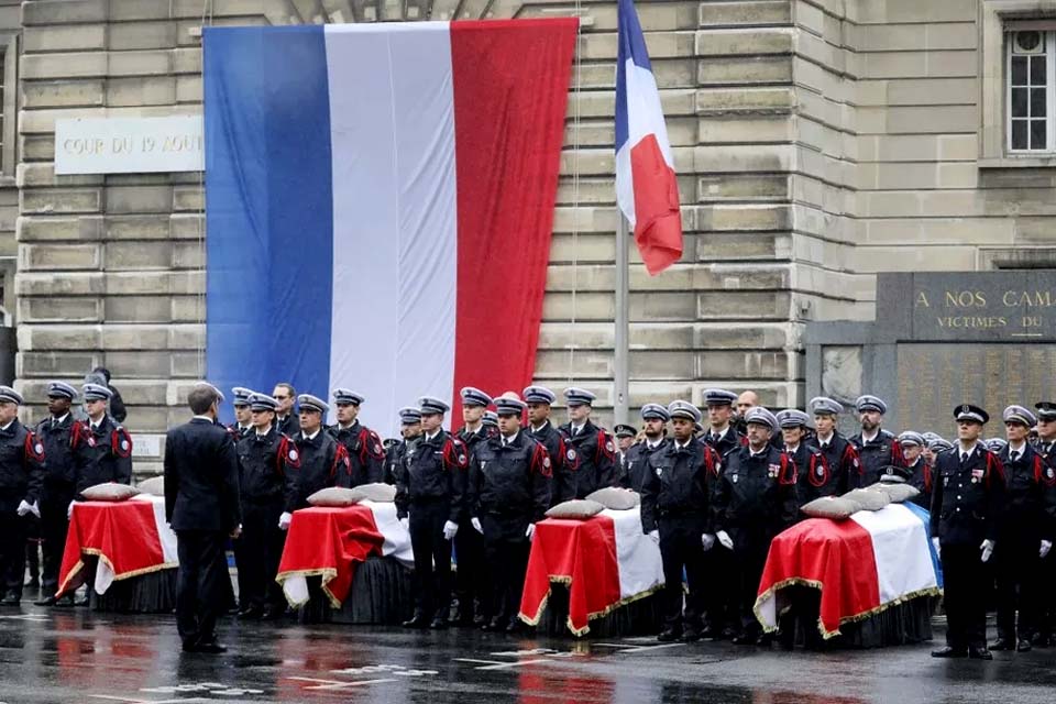 Macron promete 'luta implacável' contra o 'terrorismo islamita'