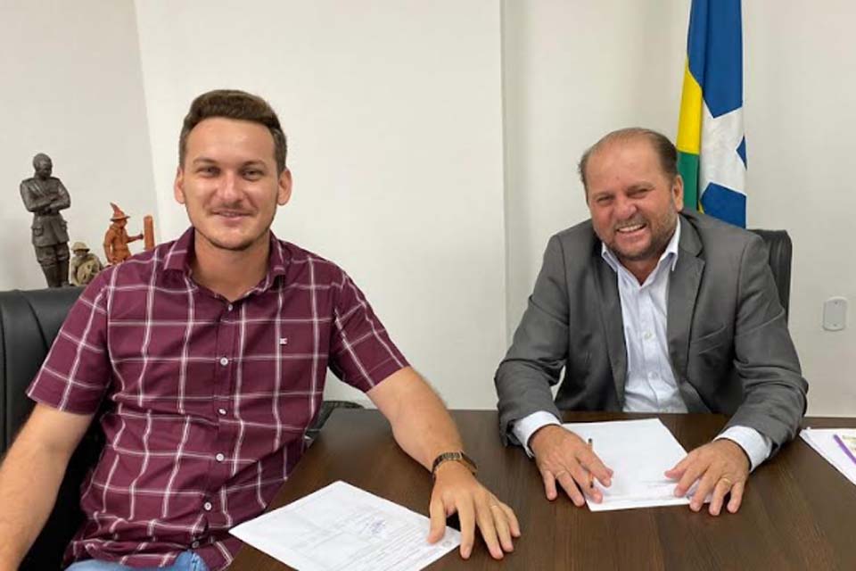 Vereador Diogo agradeceu deputado Cirone pela liberação de recursos que estão beneficiando a cidade e área rural do município de Novo Horizonte do Oeste