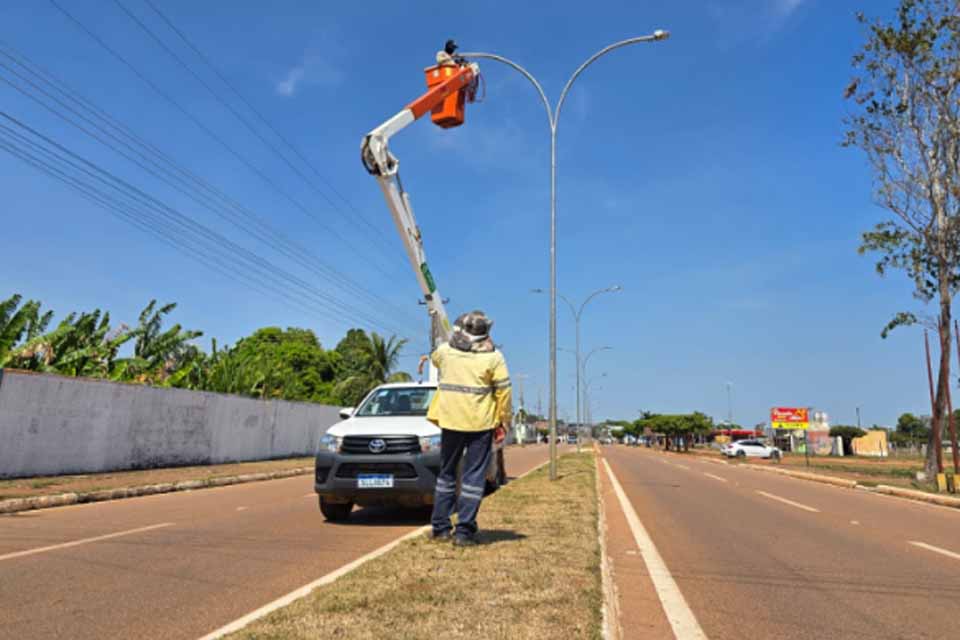 Prefeitura de Guajará-Mirim Inicia manutenção da iluminação pública da principal avenida