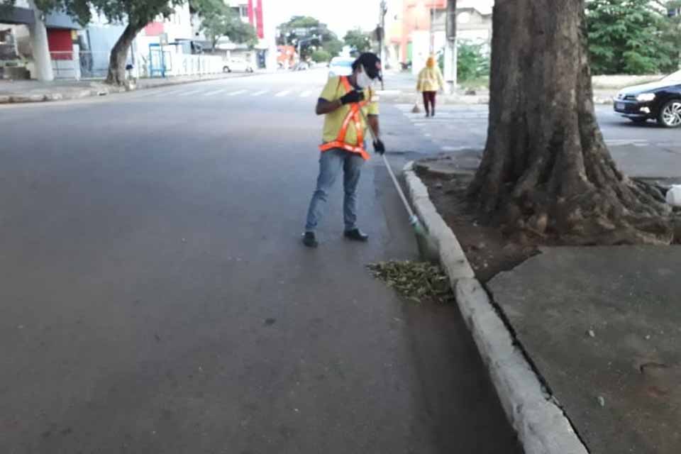 Prefeitura intensifica limpeza nas ruas centrais de Porto Velho