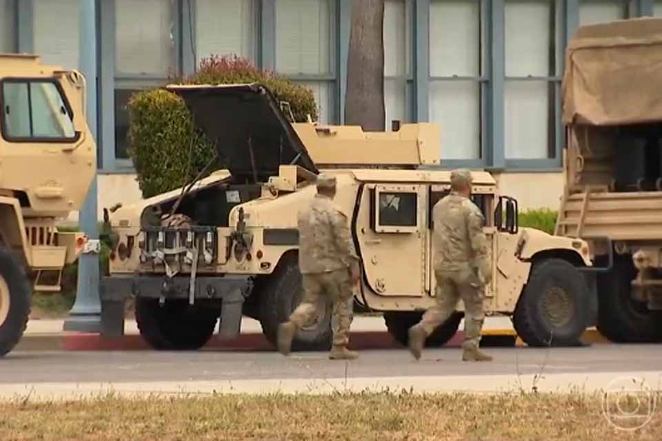 Fuzileiros navais chegam em Los Angeles para proteger prédio federal em meio a protestos nos EUA