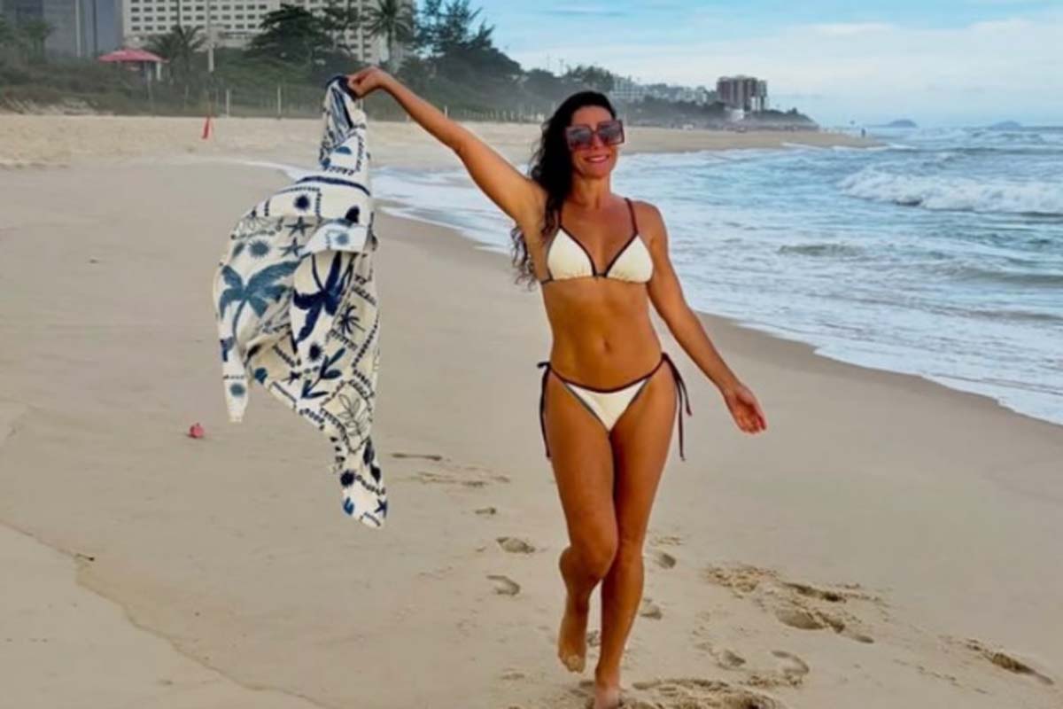 Lembra dela? Mylla Christie chama atenção ao posar de biquíni