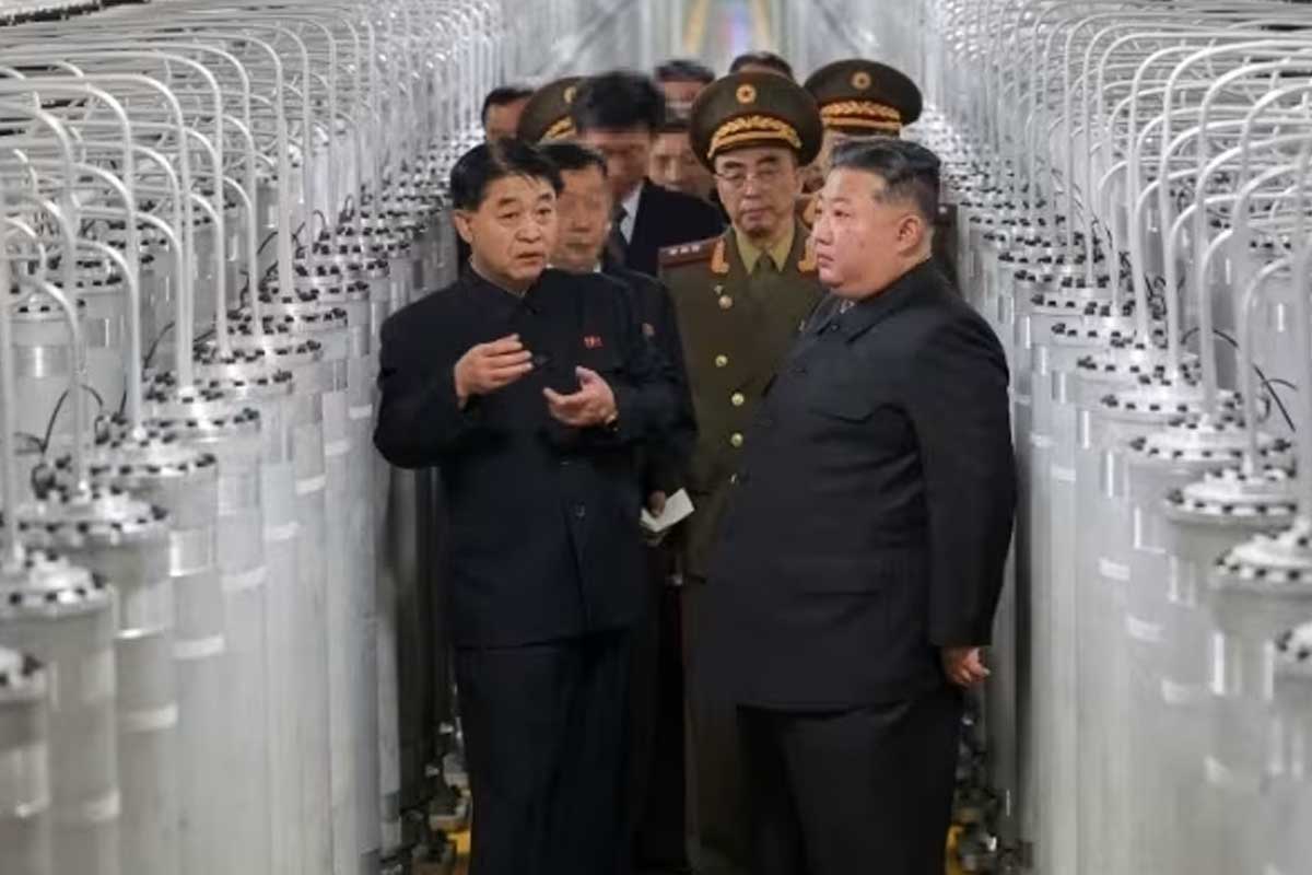 Kim Jong-un anuncia expansão acelerada do programa nuclear e exibe nova fábrica de material atômico