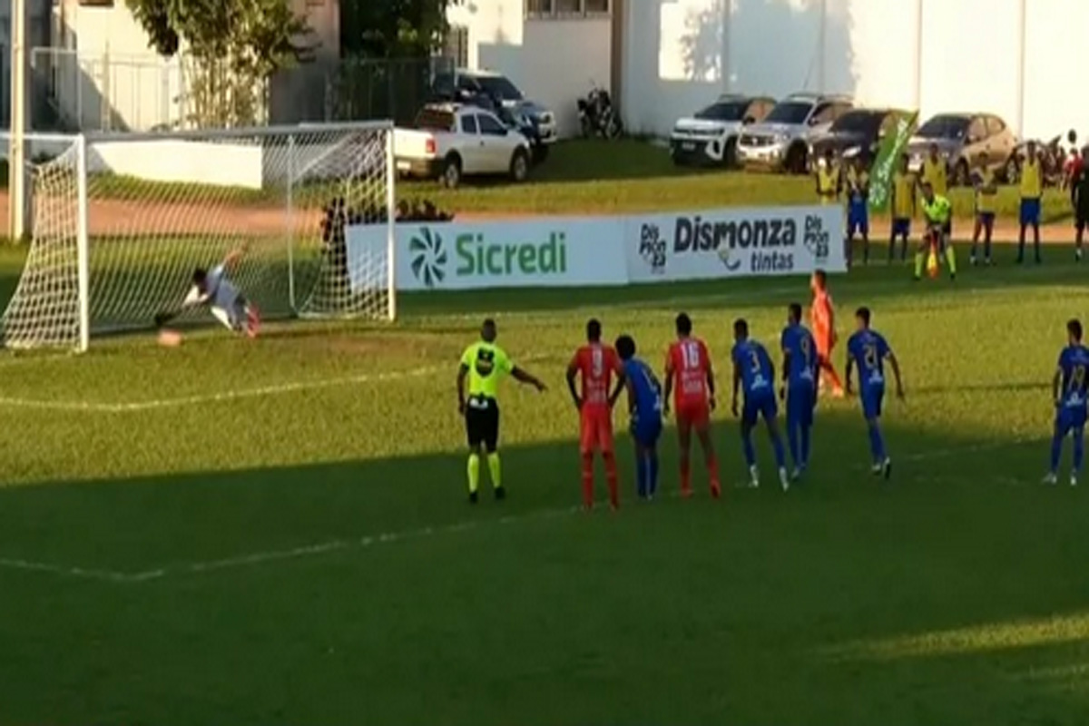 Guaporé vence Rondoniense com pênalti via VAR e fica a um empate do título
