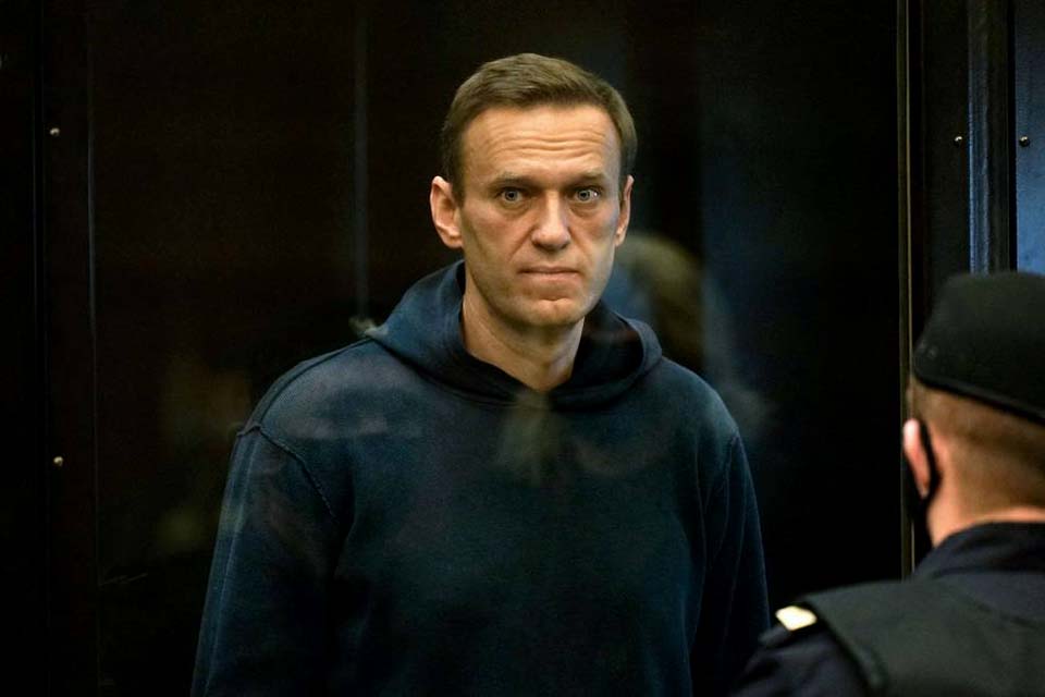 Opositor de Putin, Alexei Navalny, é condenado a mais 19 anos de prisão por 'extremismo'