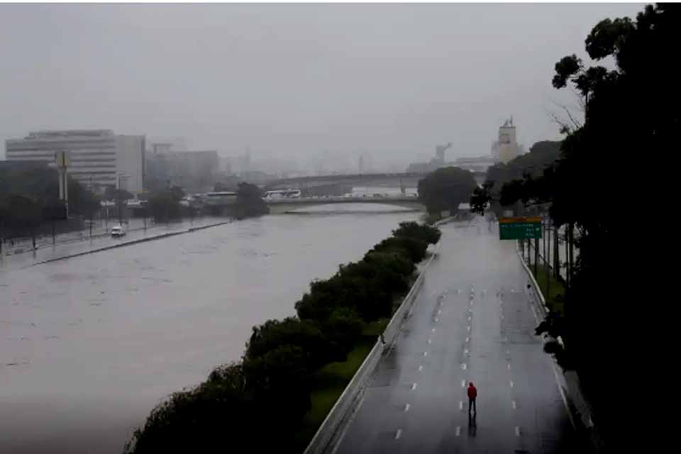 Fortes chuvas atingem São Paulo e alagam ruas