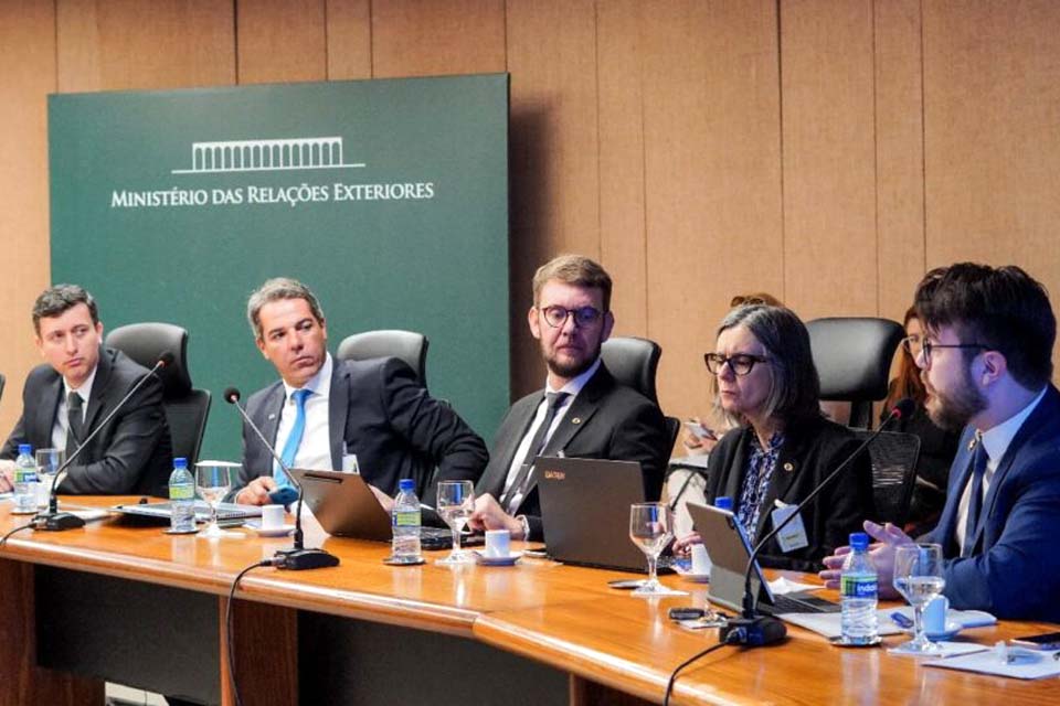 Ponte binacional Brasil-Bolívia reúne análises técnicas no Palácio do Itamaraty