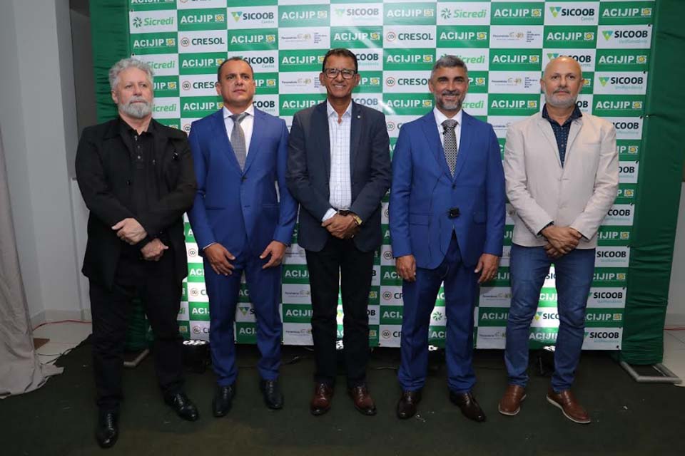 Prefeito de Ji-Paraná prestigia posse da nova diretoria da  Associação Comercial e Industrial