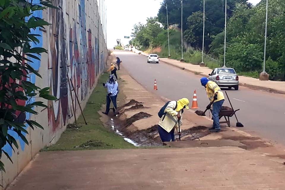 Prefeitura realiza limpeza de avenidas e viadutos na capital