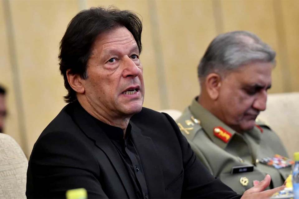 Ativistas exigem desculpas de primeiro-ministro paquistanês