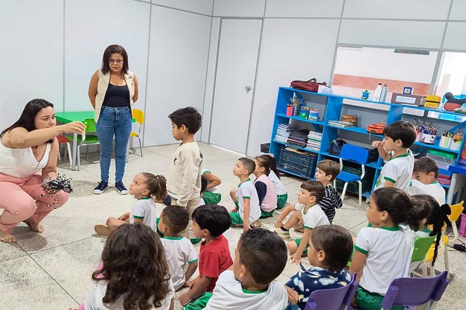Trabalho de conscientização sobre arboviroses e caramujos é realizado nas escolas municipais