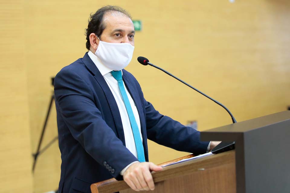 Laerte Gomes garante convênio entre Prefeitura de Vale do Paraíso e DER para construção de ponto de mototáxi