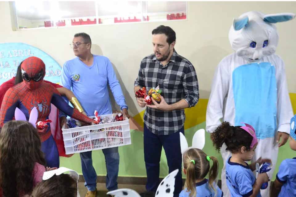 Prefeitura de Vilhena entrega ovos de chocolate a estudantes de toda a rede municipal