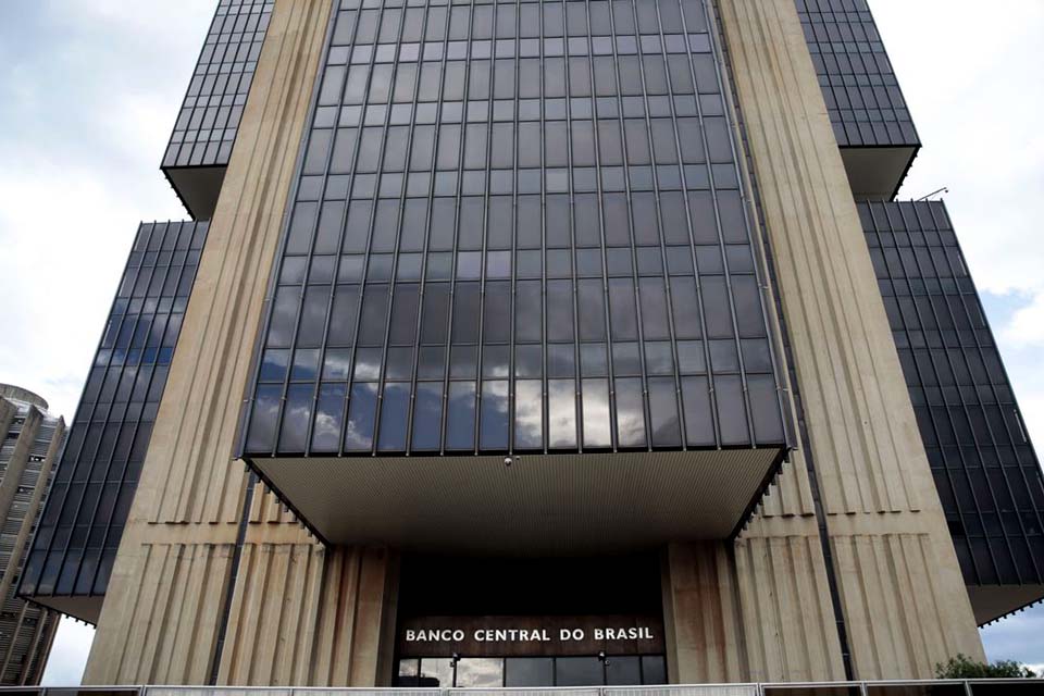 Indicadores sugerem recuperação desigual da economia, diz BC