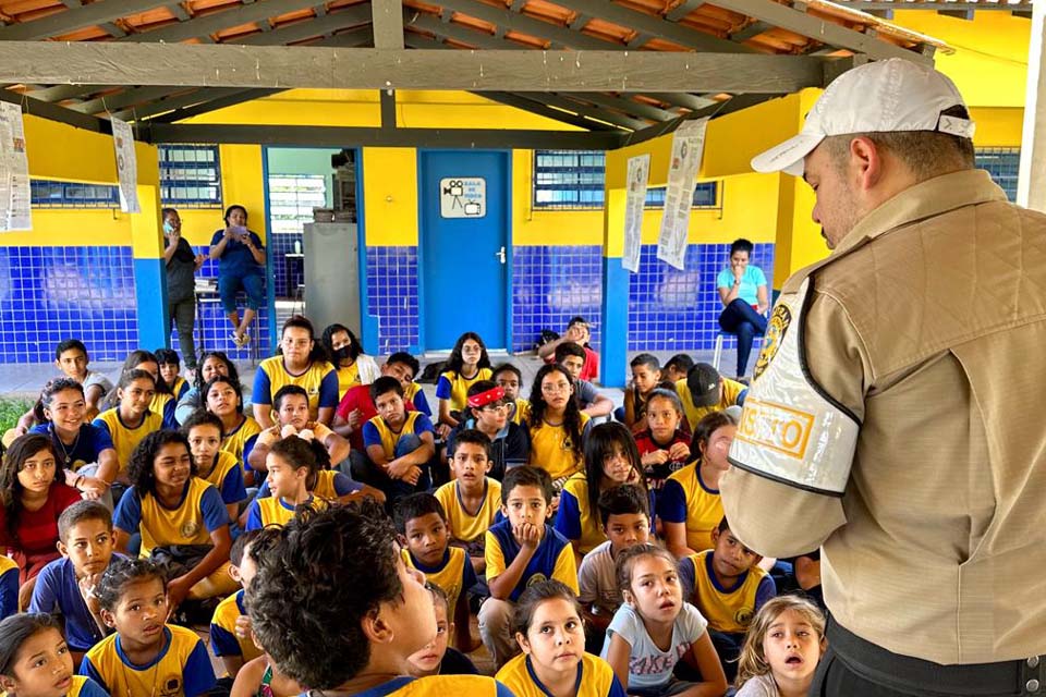 Semtran promove ação educativa na Escola Municipal Santo Antônio I