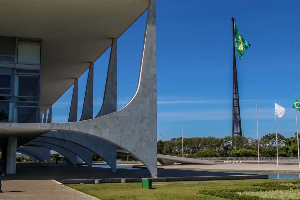 Lula sanciona orçamento e veta R$ 5,6 bilhões em emendas parlamentares