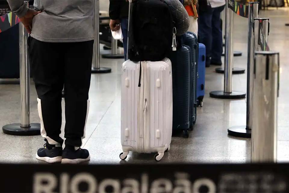 Auditores da Receita fazem operação-padrão em aeroportos nesta terça