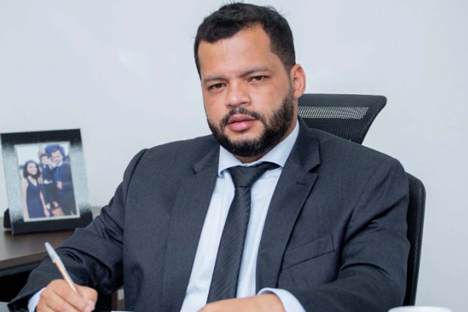 Deputado Edevaldo Neves solicita providências à prefeitura de Nova Mamoré sobre ônibus escolares e paralisação das aulas